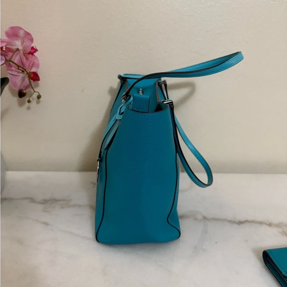Michael Kors Teal Tote and Wallet Set - Picture 3 of 10